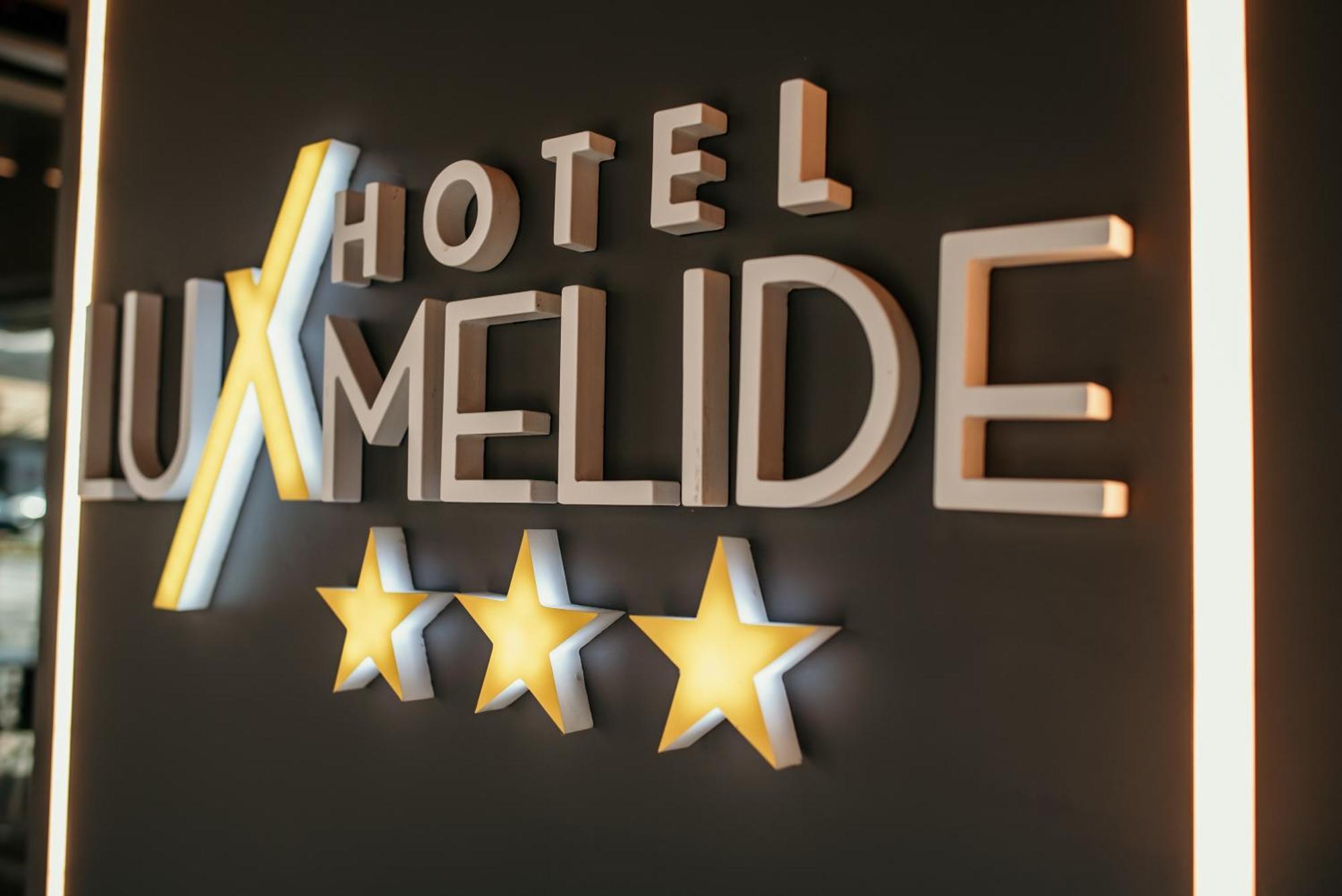 Hotel Lux Melide Exterior photo